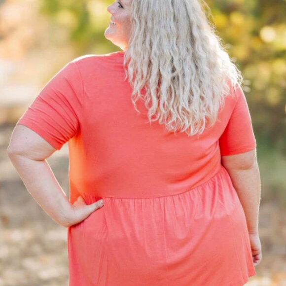 NWT Michelle Mae Short Sleeve Ruffle Bottom Top Size 4X - Picture 2 of 3